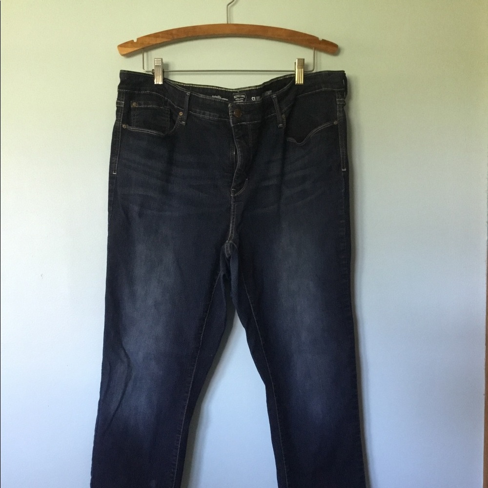 Levi’s totally shaping slim straight jeans 22L